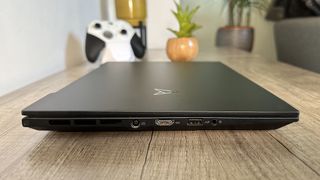 Asus Zenbook Pro 14 OLED - ports