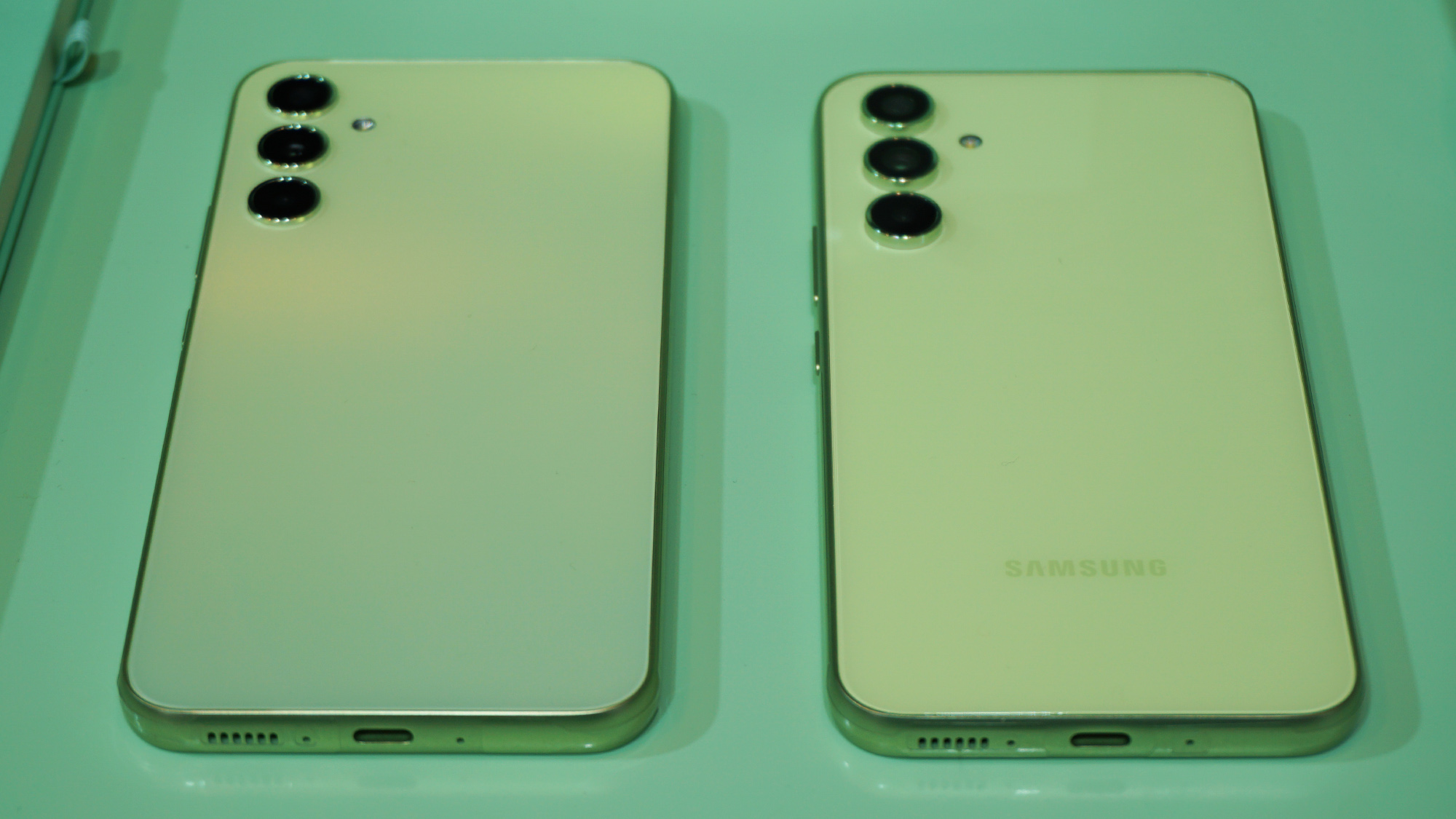 Samsung Galaxy A54 hands-on A34 green back straight perspective