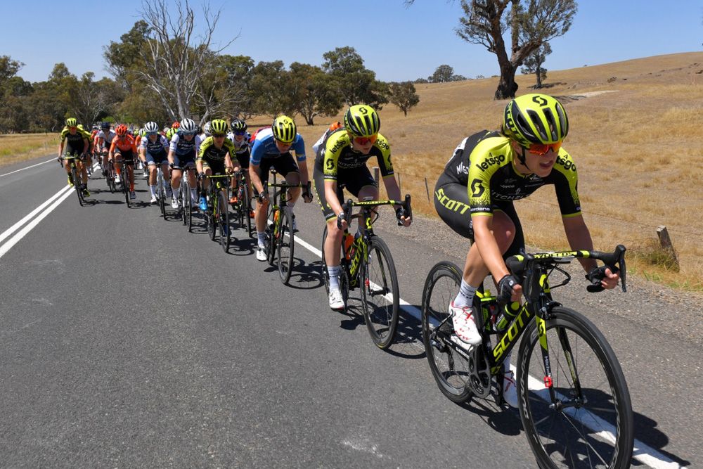 Mitchelton-Scott lead the chase