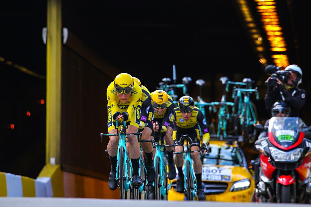 Jumbo-Visma in the team time trial with yellow jersey Mike Teunissen