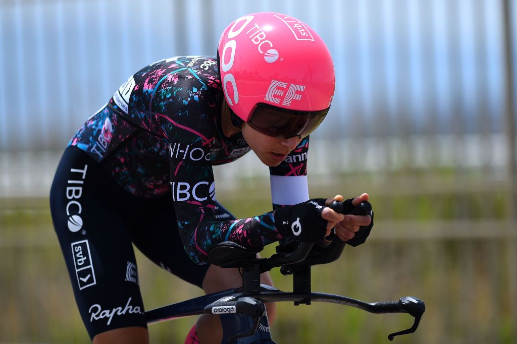 CAGLIARI ITALY JUNE 30 Kristabel DoebelHickok of United States and Team EF Education Tibco Svb sprints during the 33rd Giro dItalia Donne 2022 Stage 1 a 47km individual time trial stage from Cagliari to Cagliari ITT GiroDonne UCIWWT on June 30 2022 in Cagliari Italy Photo by Dario BelingheriGetty Images