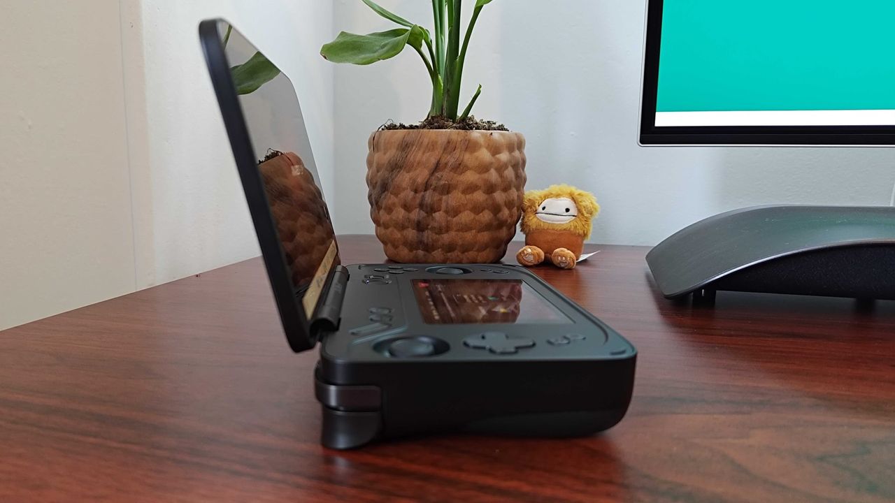 Side view of Ayaneo Flip DS