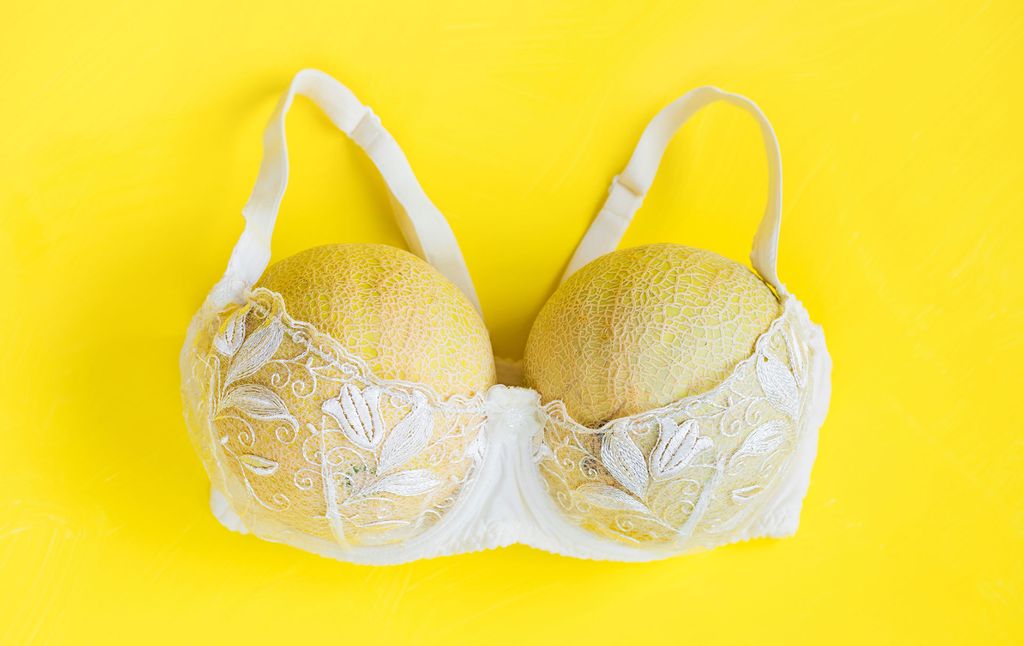 18 Struggles Every Woman With Big Boobs Is Having During This Heatwave