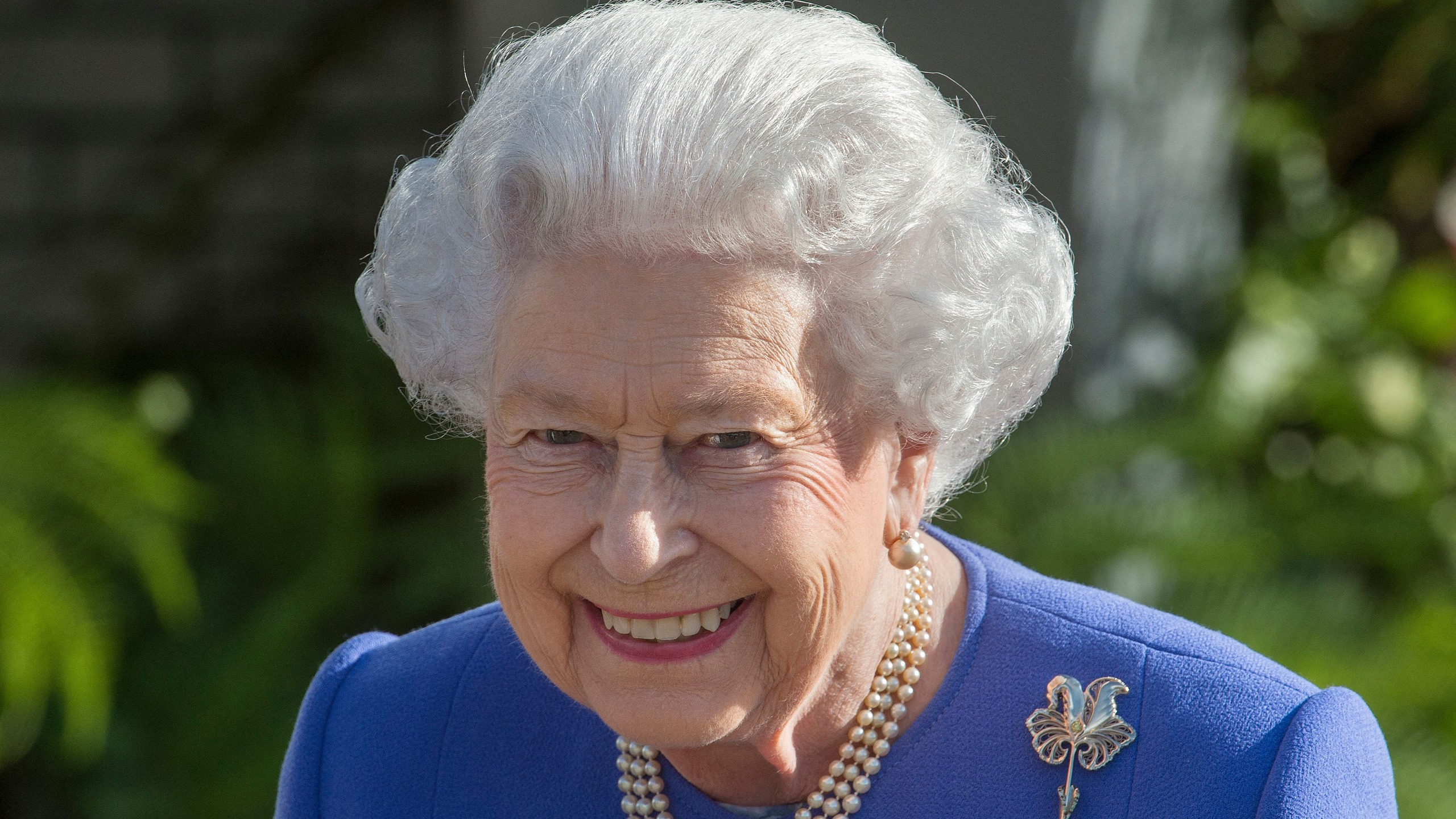 Queen Elizabeth II visits the Chelsea Flower Show in London on May 22, 2017