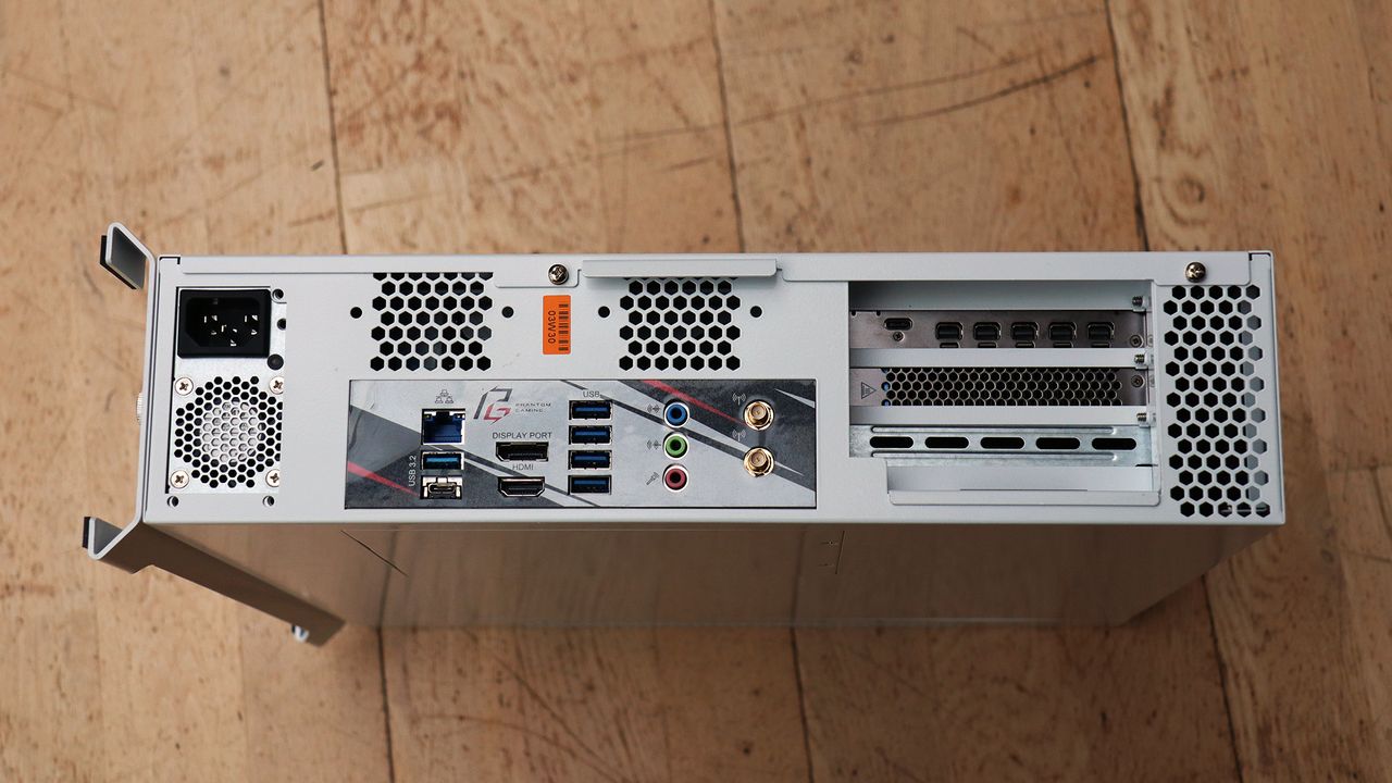 Armari Magnetar V16R-RD850G3 rear ports