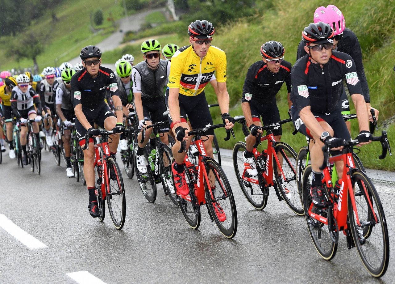 Stefan K&uuml;ng (BMC) in the leader's jersey