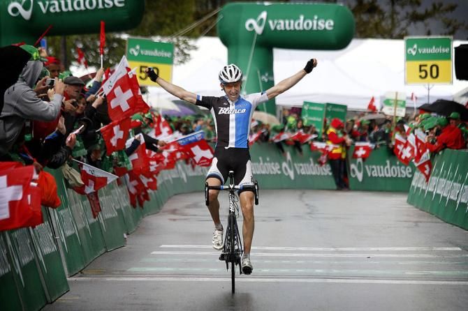 Bauke Mollema (Team Blanco ProCycling team) wins stage 2 of the Tour de Suisse