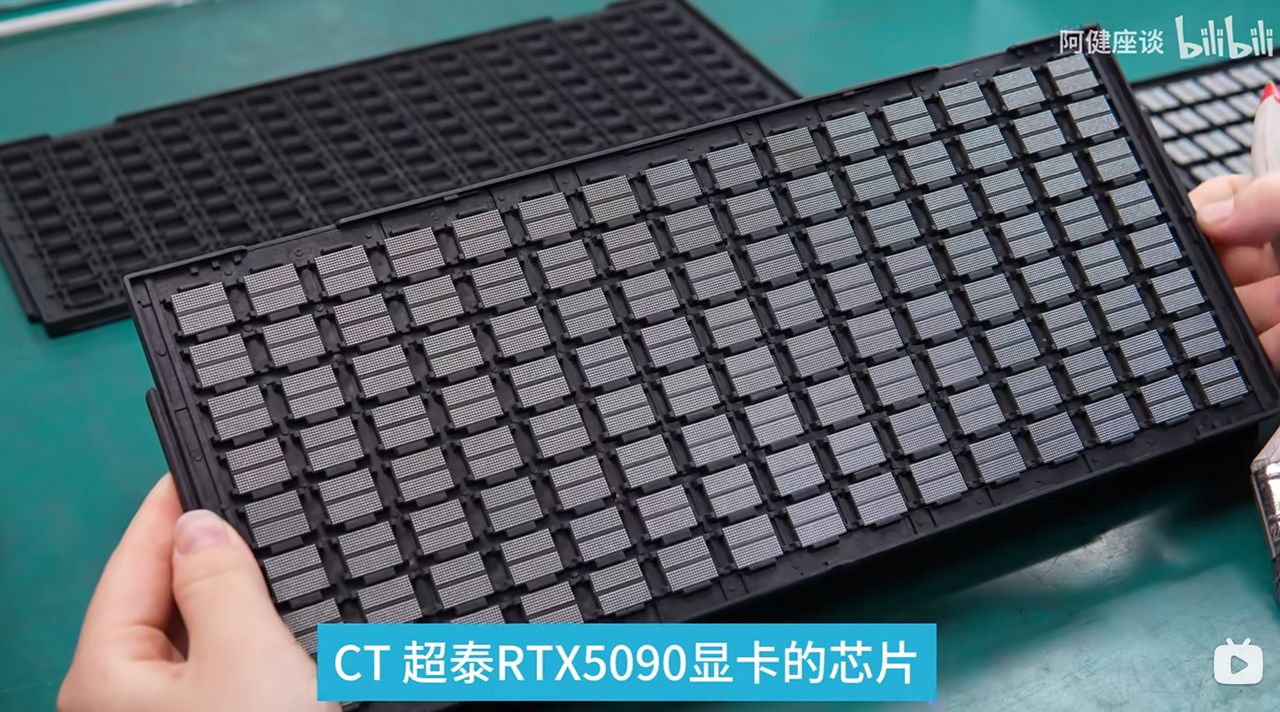 RTX 5090 "Turbo" with blower-style cooler