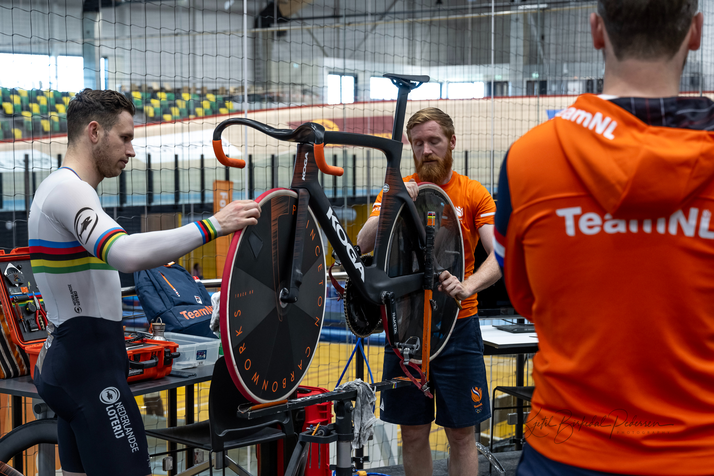 Head mechanic Tim de Boer wipes a Dugast tyre down