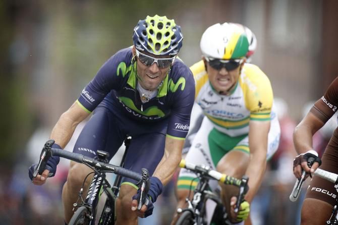 Alejandro Valverde leads Simon Gerrans around the final corner
