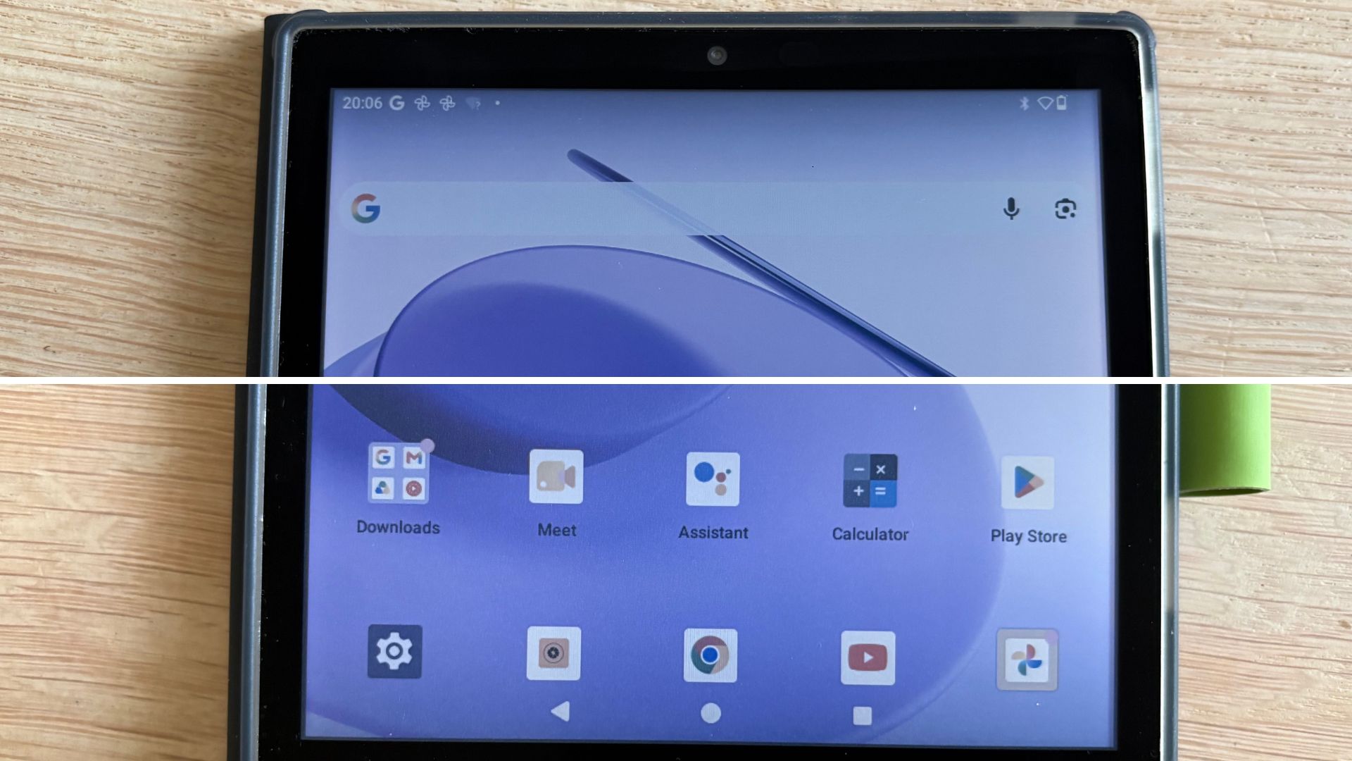 Testing the Hannspree Lumo 7.8 Reader Tablet by showing the controls at the top and bottom of the screen