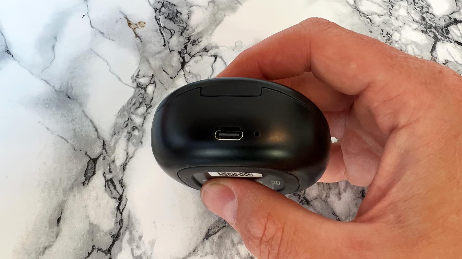 Sennheiser Conversation Clear Plus på marmorerat bord