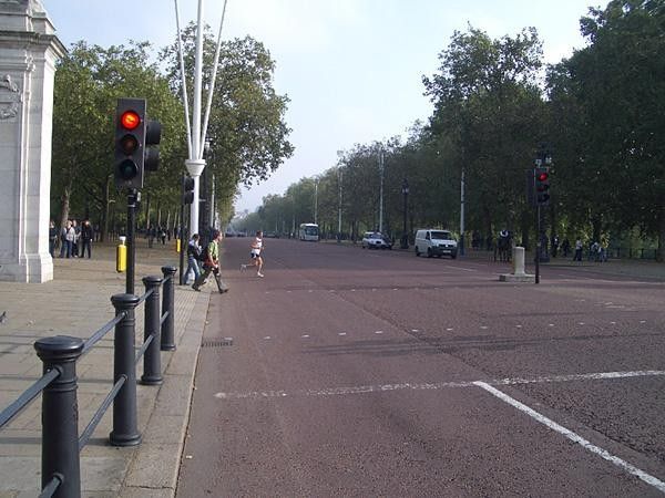 Onto the Mall finishing point to the London Marathon (and where the Tour of Britain finished this year)