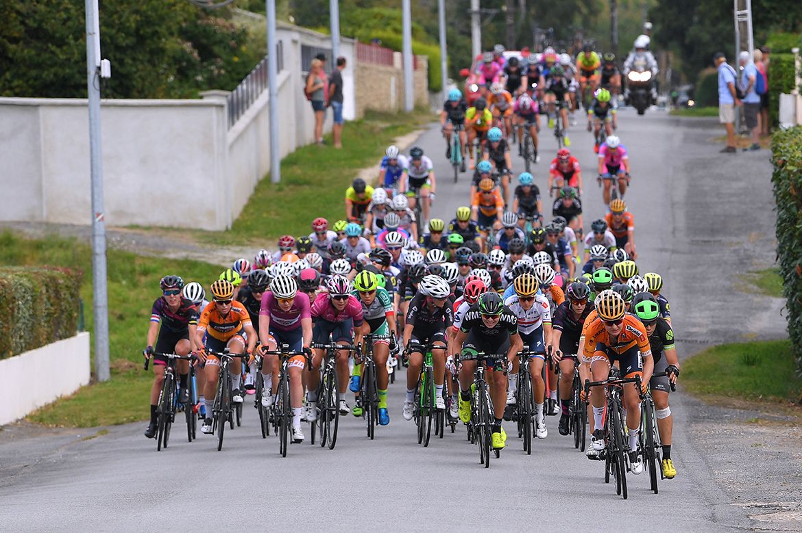 The GP de Plouay peloton