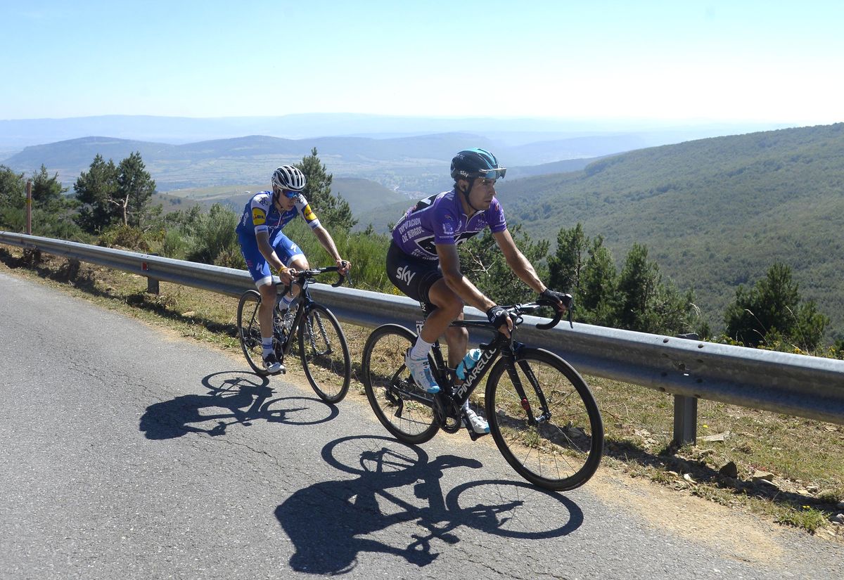 Mikel Landa (Team Sky) and David de la Cruz (QuickStep-Floors) riding to the Picon Blanco finish