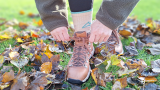 Danner Mountain 600 review: T3 Active Writer tieing shoe laces