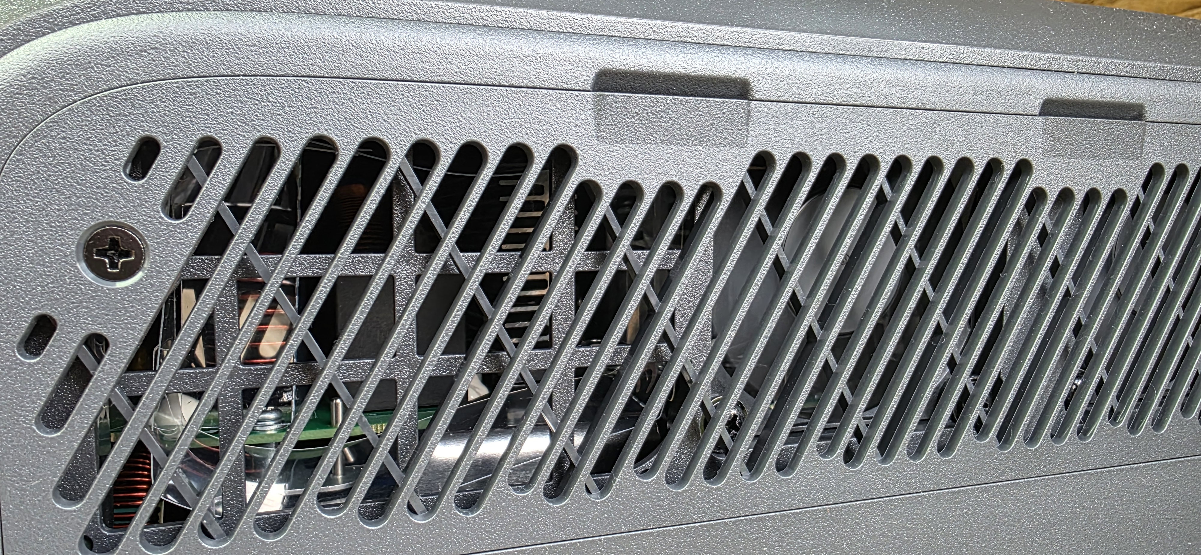 Testing out the Bluetti Elite 300 portable power station in the garden