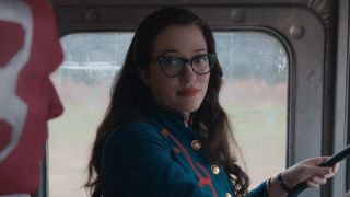 Darcy Lewis (Kat Dennings) talks with Vision (Paul Bettany) on WandaVision (2021)