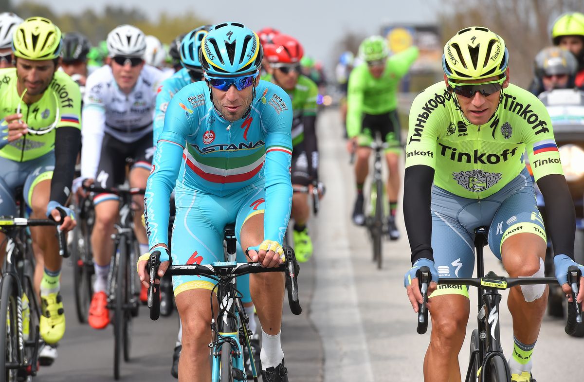 Vincenzo Nibali and Roman Kreuziger chat in the bunch