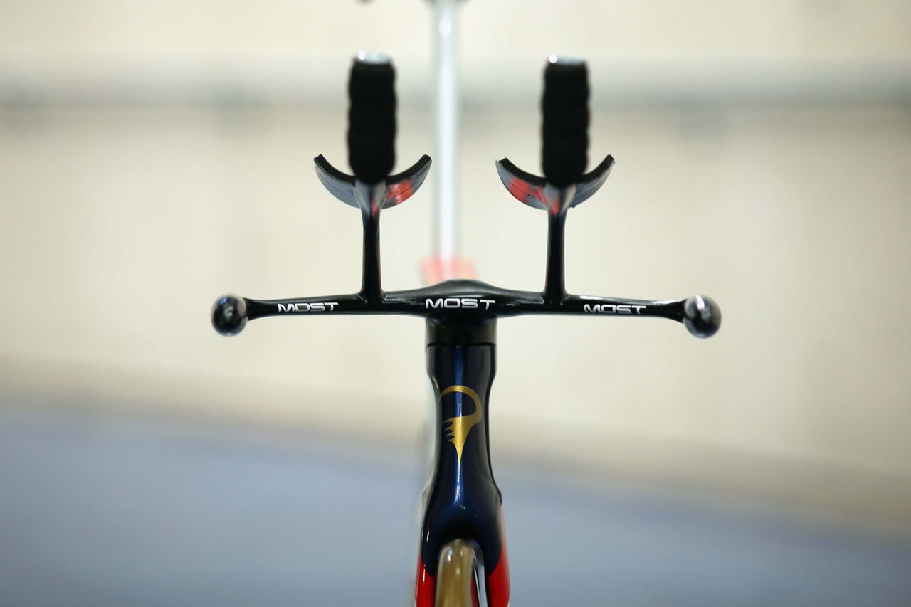 The front view of Bradley Wiggins' Pinarello Bolide HR