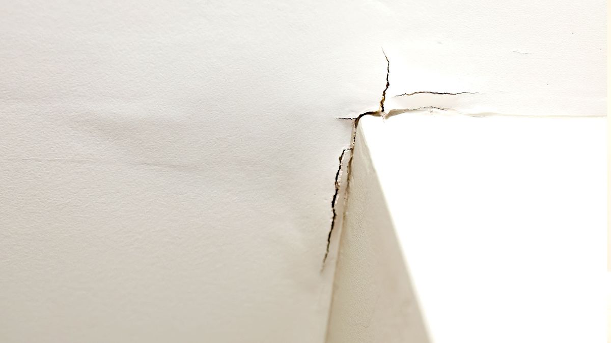 Are your cracks in ceilings serious or superficial? What to check ...