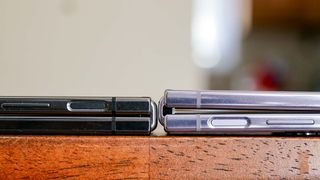 Samsung Galaxy Z Flip 5 versus Samsung Galaxy Z Flip 4 side-by-side.