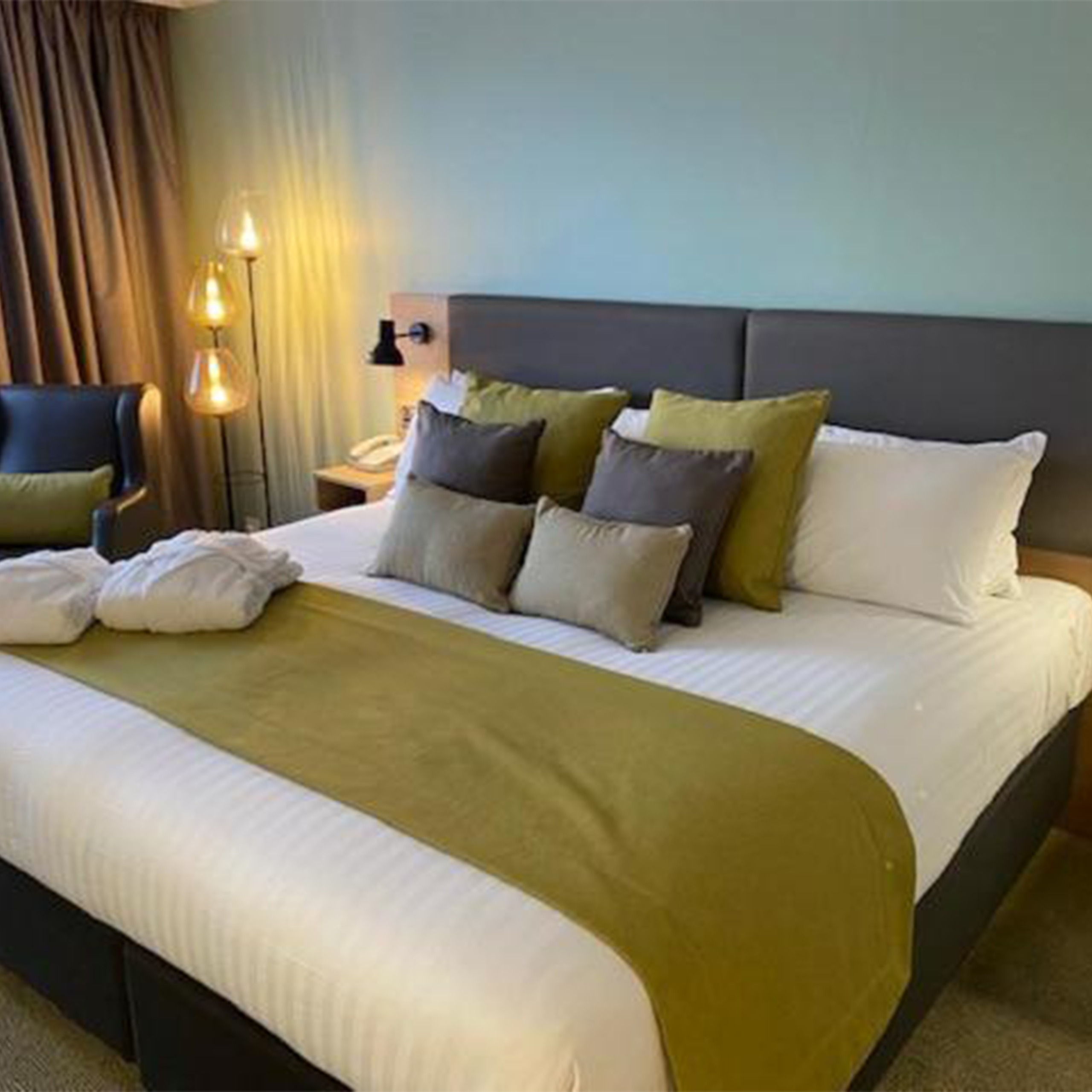 Bedroom in Holiday Inn Oxford