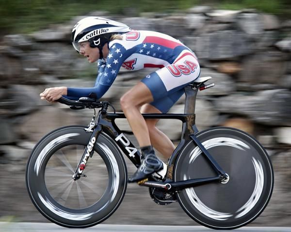 Kristin Armstrong (USA) on her way to winning the elite women's time trial world championship.