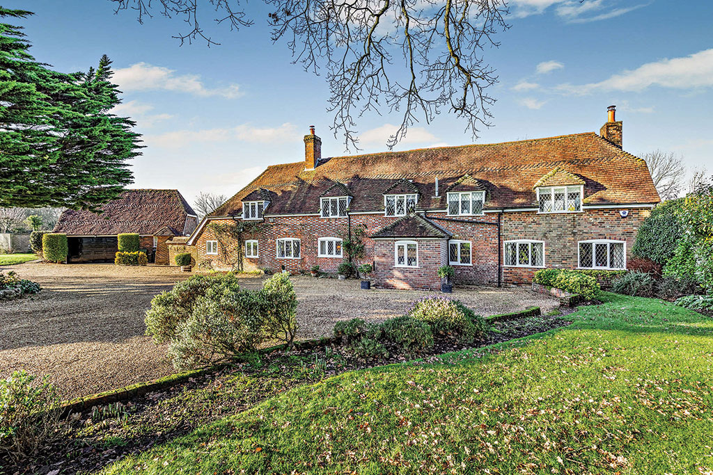 properties for sale for around £2 million - Titlarks Farm, Curdridge, Hampshire.
