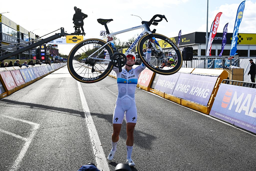 2026 Tour of Flanders Women: Demi Vollering celebrates the win