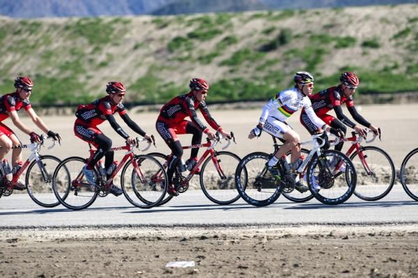 Pick the odd one ouw: Cadel Evans rainbow jersey really stands out as the group rolls along the flats.