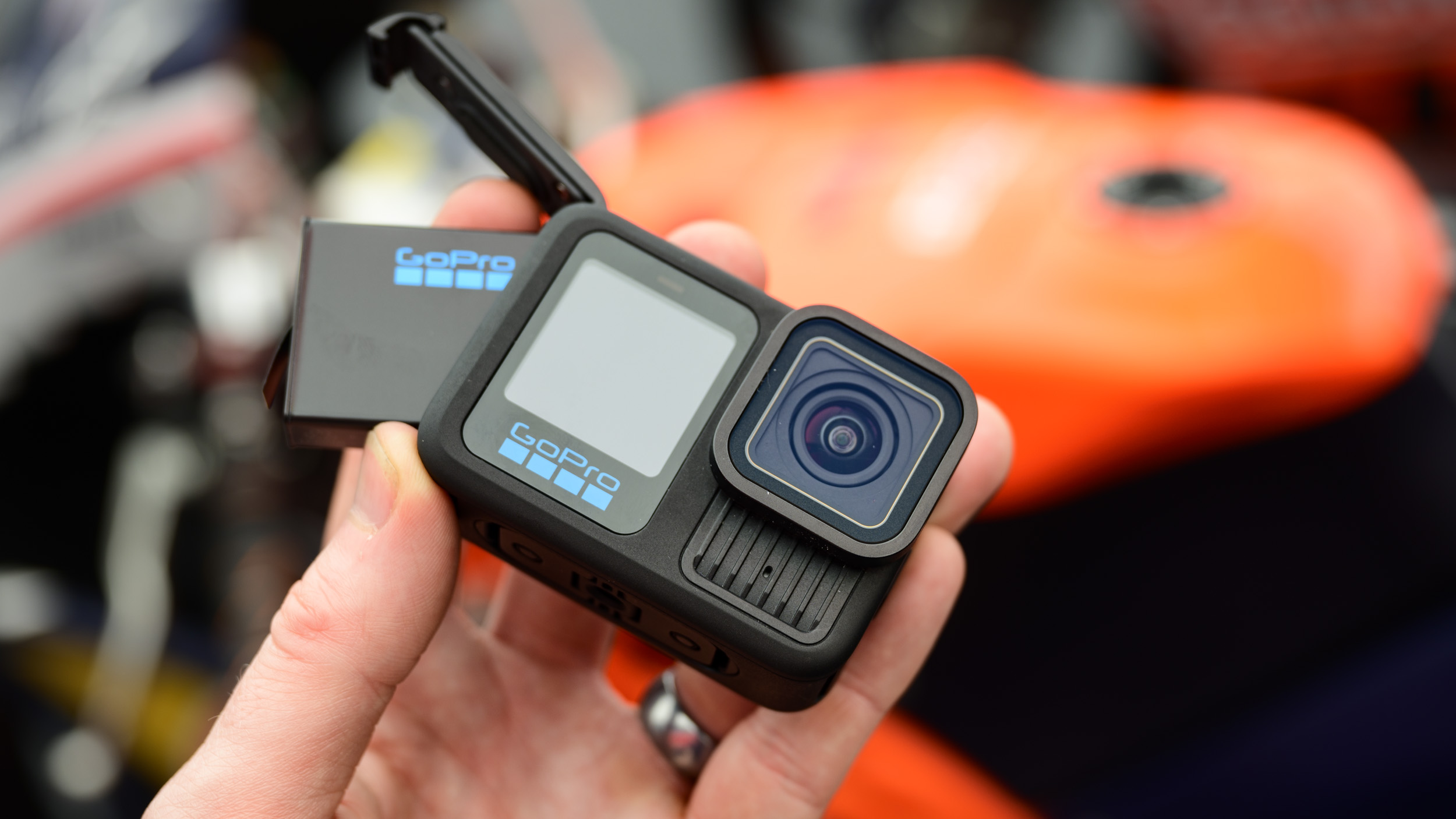 GoPro Hero 13 Black di tangan