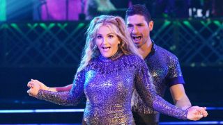 Jamie Lynn Spears and Alan Bersten doing cha-cha on Dancing with the Stars