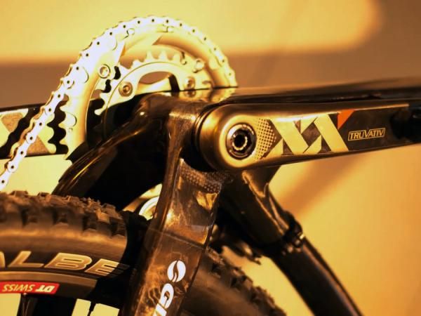 The asymmetrical chain stays use tall rectangular sections to help keep the rear end stiff.