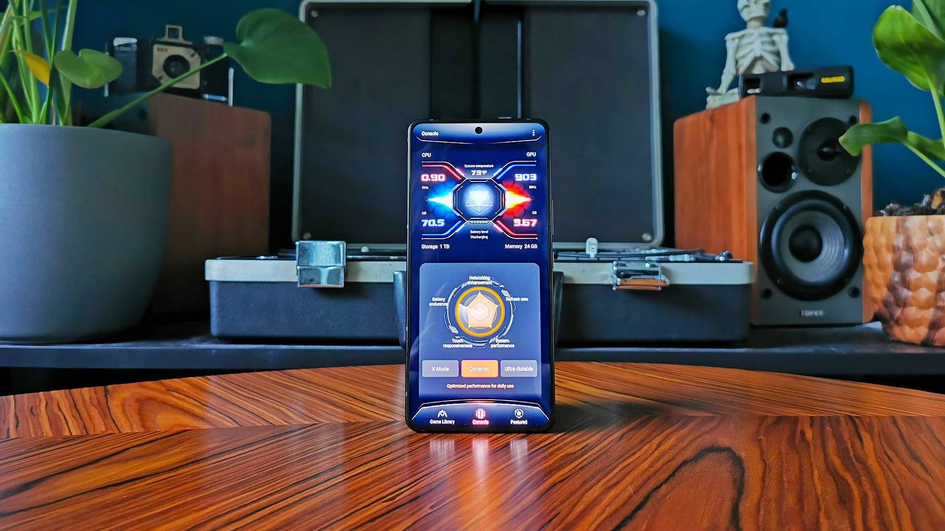 nimo　美品ROG Phone 8 Pro Asus' latest gaming phone is thinner, lighter, and sprinkled with