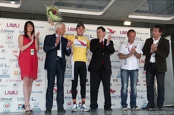 Laurent Pichon (Bretagne - Schuller) is now in yellow.