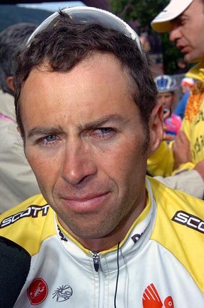 Gilberto Simoni (Saunier Duval-Prodir) at the start.
