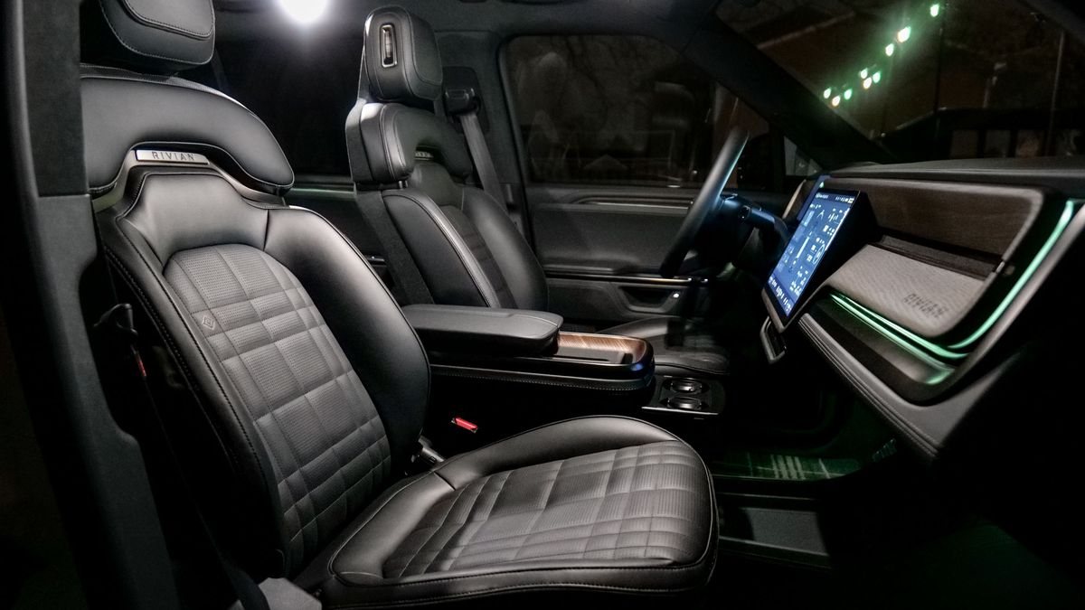 2025 Rivian R1S Tri-Motor test drive review.