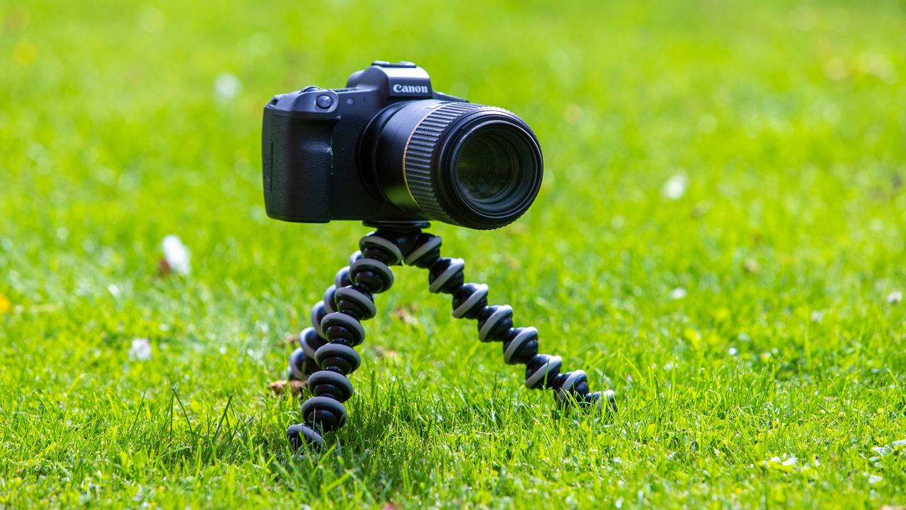 Mini tripod inverted centre column close to the ground