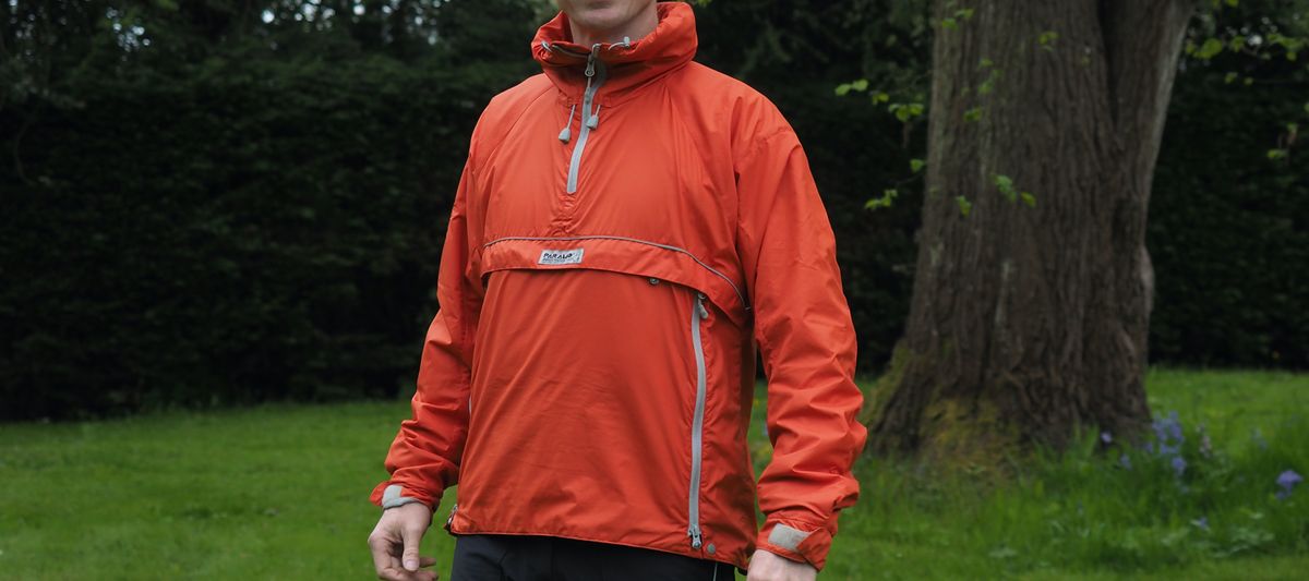 Man wearing half-zip outdoor smock