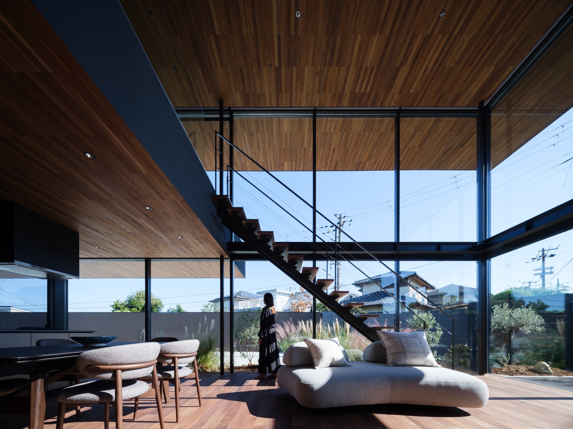 an Osaka house by apollo architects &amp;amp; associates featuring a dramatic roof and double height interiors