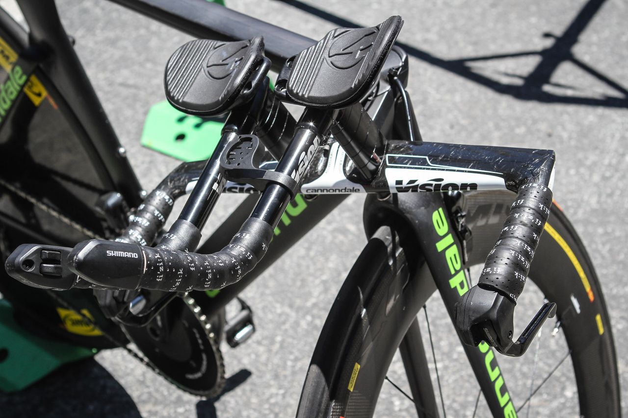 Vision provide the cockpit for Talansky and is complemented with Fizik handlebar tape