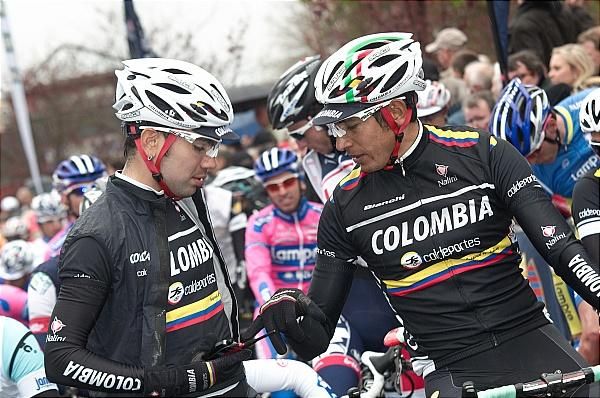 Two Colombia Coldesportes racers at the start