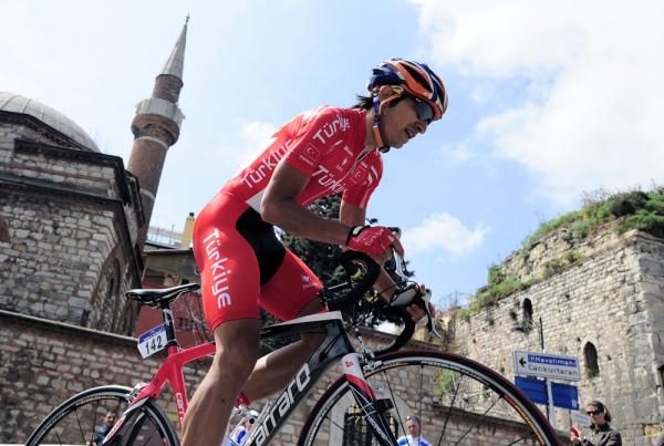 Turkish rider Ahmet Akdilek found it a tough climb up to Sultanhamet