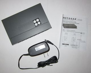 Netgear GS308 Box Contents