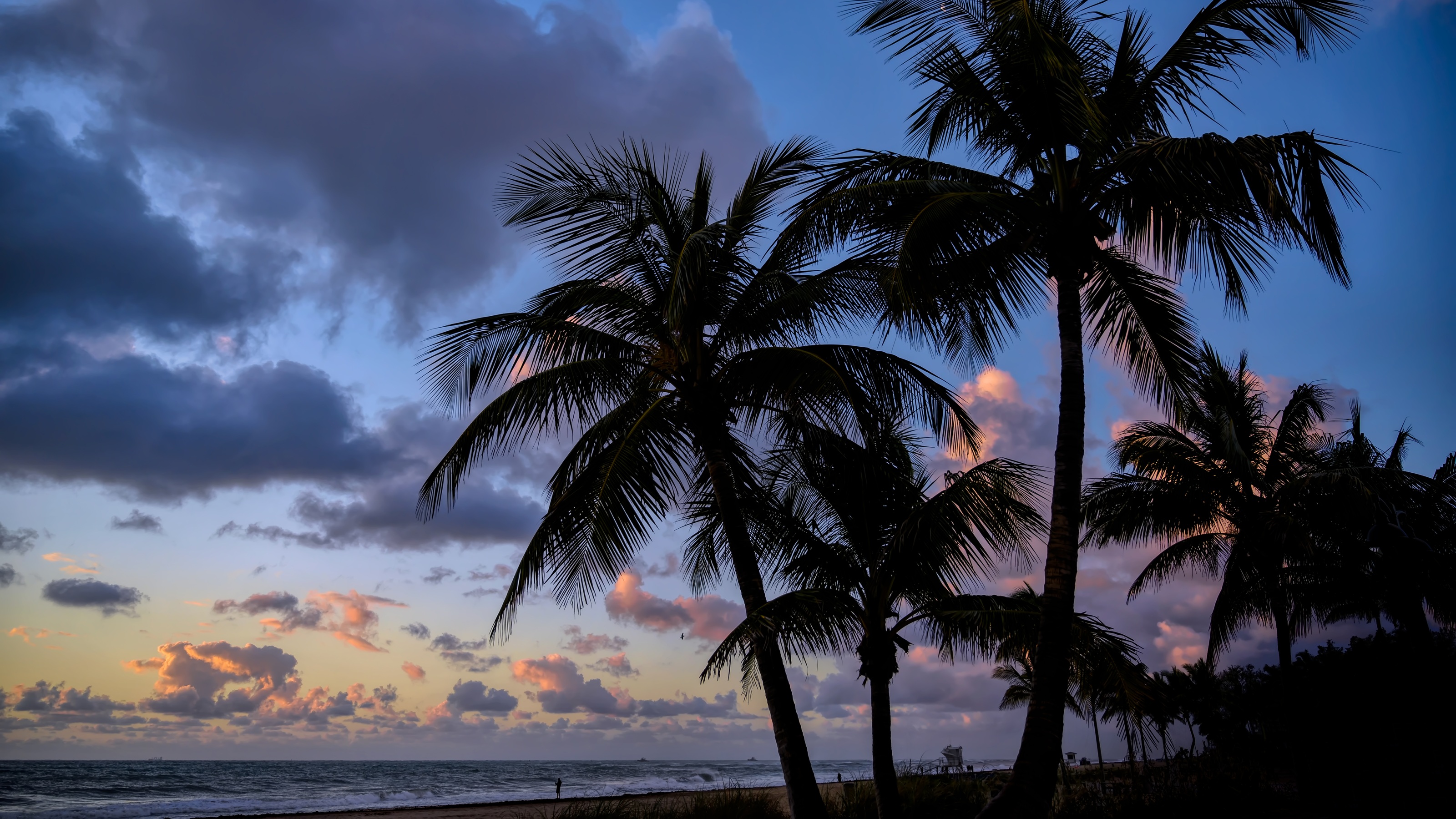 Sunset view of a beach in Fort Lauderdale, Florida.
