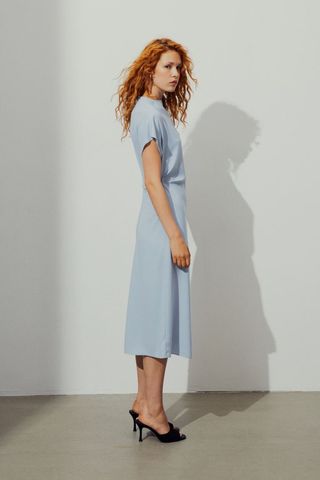 Dress with tapered waist