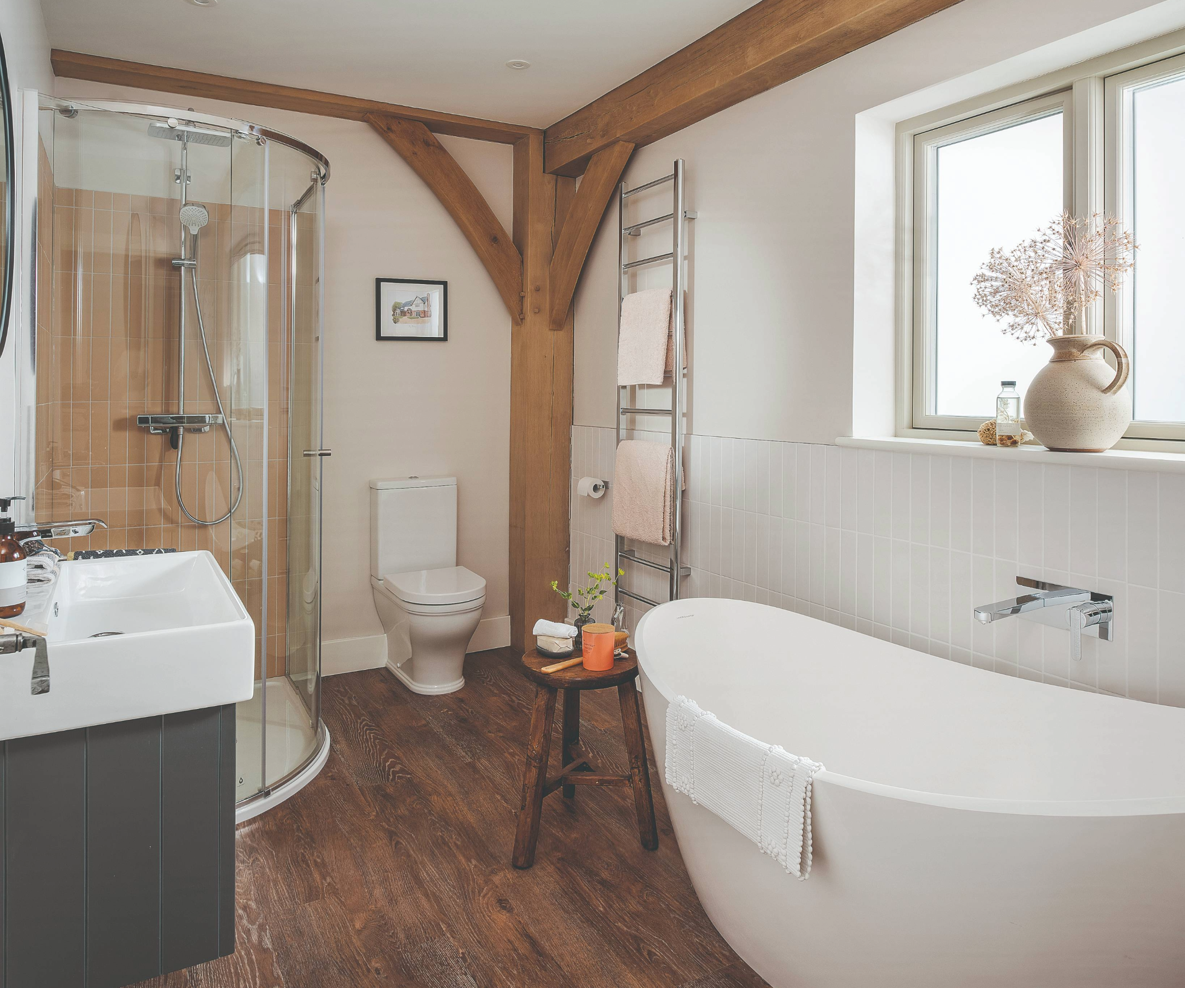 Bathroom with wooden beams and a freestanding bath