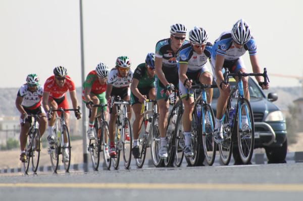 The lead group gets its head down