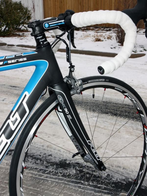 The newly tapered head tube houses an Easton EC90 SL carbon fork.